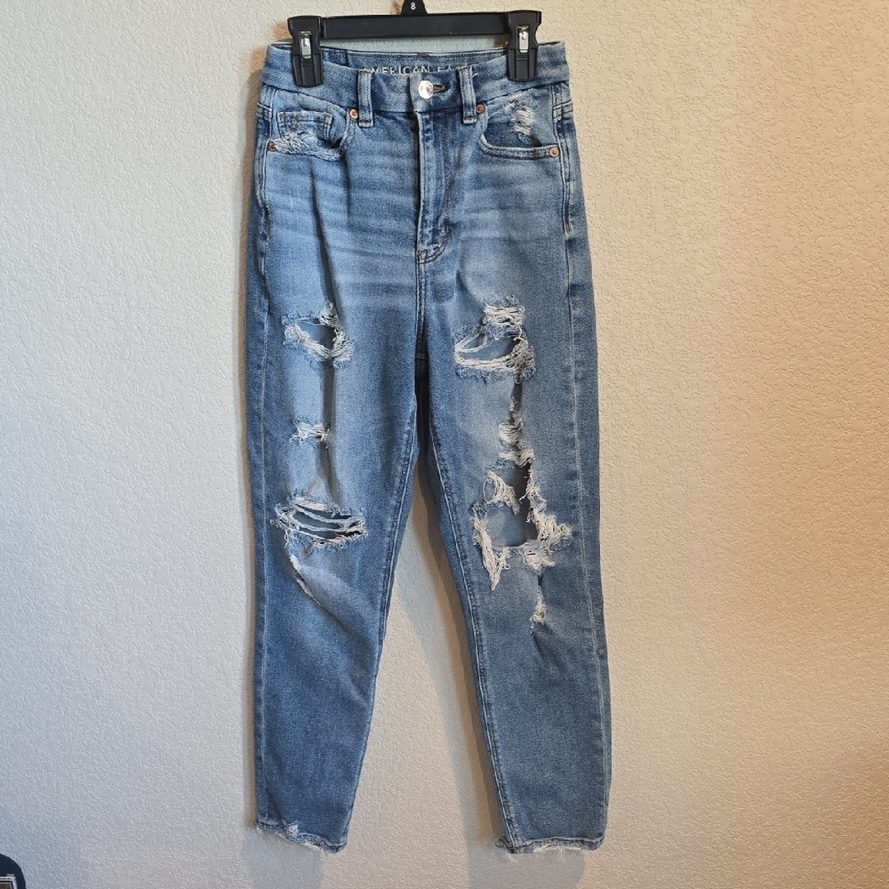 ​American Eagle Curvy Mom Jean High-Waisted Distressed Light Wash - Size 0 Regul